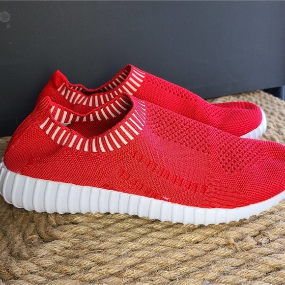 NWOT| BRAND UNKNOWN | SLIP ON SNEAKER - Picture 2 of 9